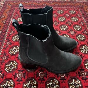 Heeled booties